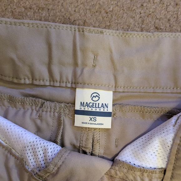 Magellan Outdoors Women's Hiking Shorts Khaki XS - Picture 6 of 9
